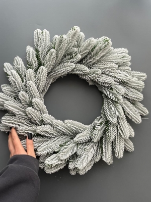 Новогодний венок (45 см) заснеженный