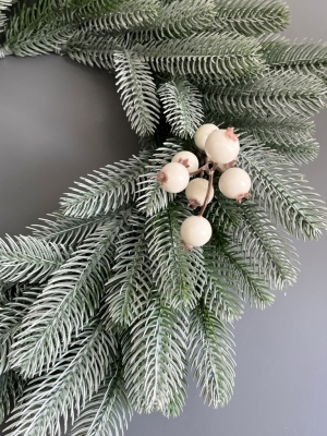 Новогодний венок средний с ягодой патина (45 см)