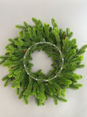 Новогодний венок с ягодой (43 см) зеленый комбинированный