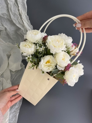 Пакет для цветов малый с тиснением, размер 13х9,5х15,5см, цвет кремовый