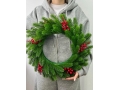 Новогодний венок с ягодой большой, 48 см