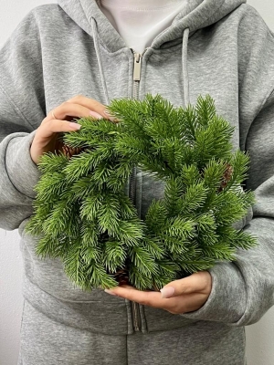 Новогодний венок малый с шишкой пластиковой, 30 см, светло-зеленый