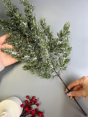 Ветка елка заснеженная 49 см, темно-зеленый