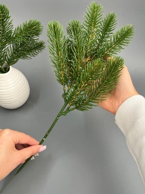 Ветка елки средняя (зеленый) 36 см, 1 шт
