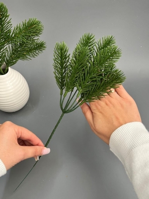 Ветка в букете елка 7 веток (зеленый) 28 см