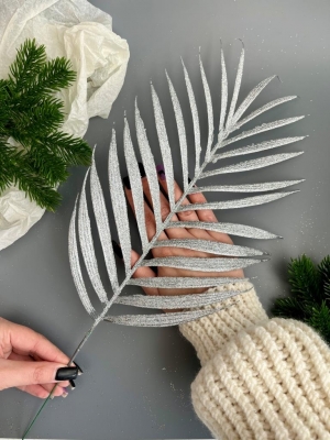 Ветка - лист пальмы мерцающий, 48 см, серебро