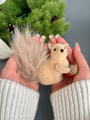 Елочное украшение Белка с жёлудем, 10 см, 1 шт