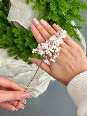 Ветка ягоды 19 см, белый