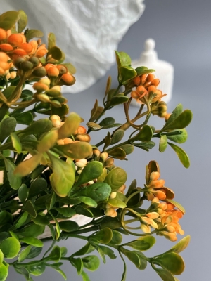 Букет зелени 7 веток, 31 см, оранжевый