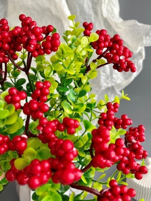 Ветка в букете с ягодами рябина 6 веток, 38 см, красный