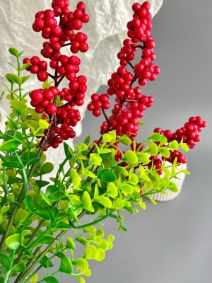 Ветка в букете с ягодами 5 веток,46 см, красный