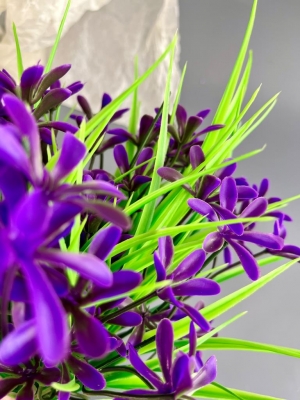 Букет зелени с первоцветом 5 веток (СЕН-МАЛО), 40 см, фиолетовый