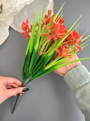 Букет зелени с первоцветом 5 веток (СЕН-МАЛО), 40 см, оранжевый