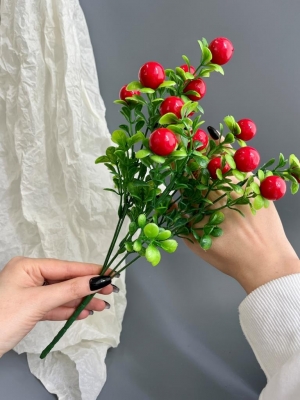 Ветка в букете брусничник с крупной ягодой 5 веток, 34 см, красный