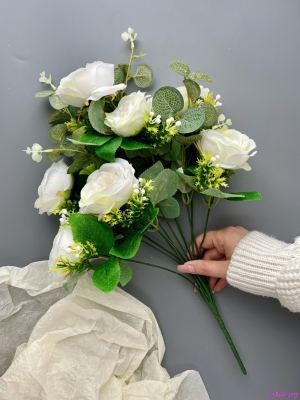 Букет ранункулюсов 12 голов 45 см, белый