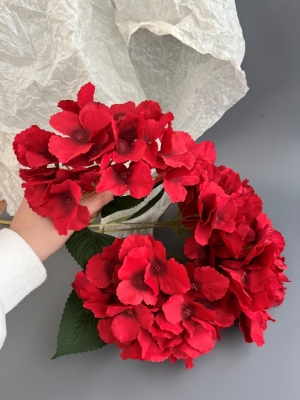 Ветка в букете гортензия 5 голов, 47 см, красный