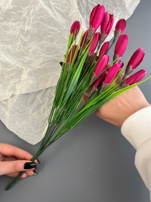 Ветка в букете крокус 6 веток, 37 см, малиновый