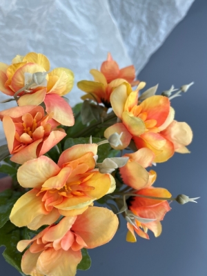 Ветка в букете азалия 5 веток, 28 см, желтый