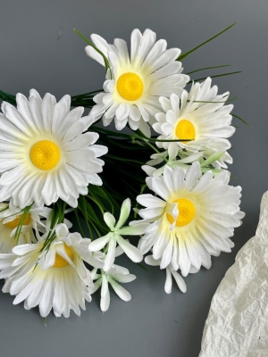 Ромашки в букете 6 голов с мелкоцветом, 34 см, белый