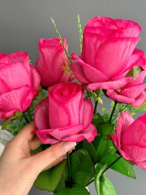 Букет бутон роз 6 голов, 50 см, малиновый