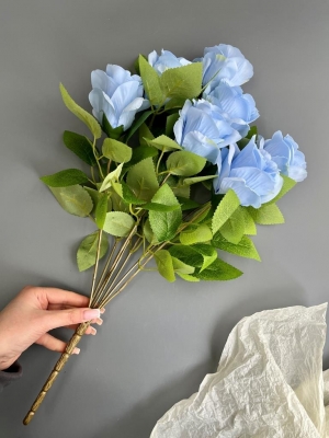 Букет бутон роз 7 голов, 52 см, голубой