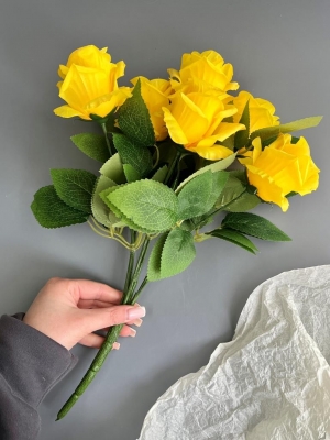 Букет бутон роз 6 голов, 40 см, желтый