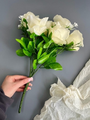 Букет бутон роз 6 голов, 40 см, кремовый
