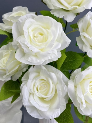 Букет бутон роз 7 голов, 60 см, белый