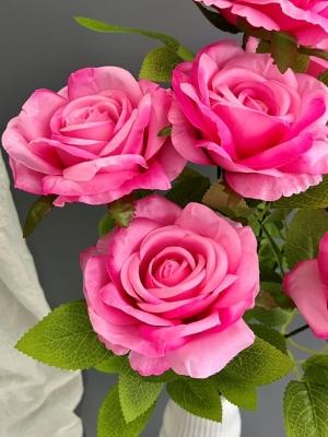 Букет бутон роз 7 голов, 60 см, малиновый