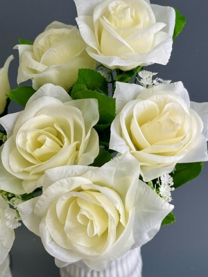 Букет бутон роз 7 голов, 34 см, белый
