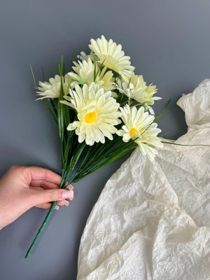 Ромашки в букете 6 голов с мелкоцветом, 34 см, кремовый/желтый, 2 шт