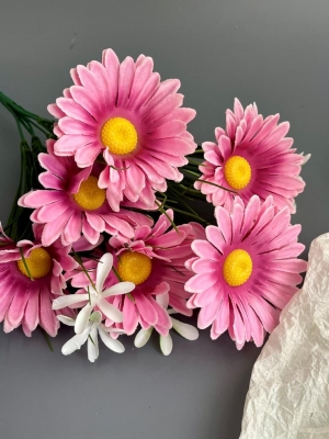 Ромашки в букете 6 голов с мелкоцветом, 34 см, розовый/сиреневый