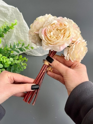 Камелии в букете 7 голов, 23 см, персиковый