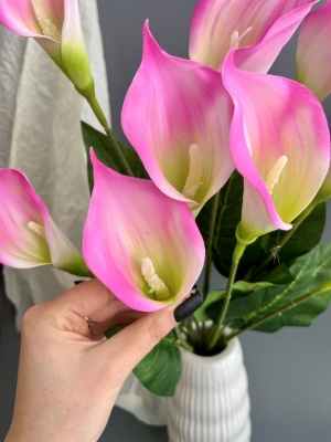 Каллы искусственные в букете латекс 9 голов, 55 см, фуксия