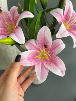 Ветка в букете лилия 3 головы + 3 бутона, 46 см, нежно-сиреневый