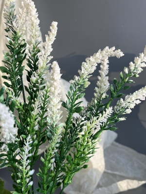 Ветка в букете колосков с обсыпкой, 34 см, белый