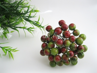 Ягодки на веточке 1.2 см, зелено-красные (примерно 20 ягод)