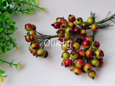 Искусственные ягоды в пучках на проволоке 1,2 см, пластик, красно-зеленый, 12 ягод
